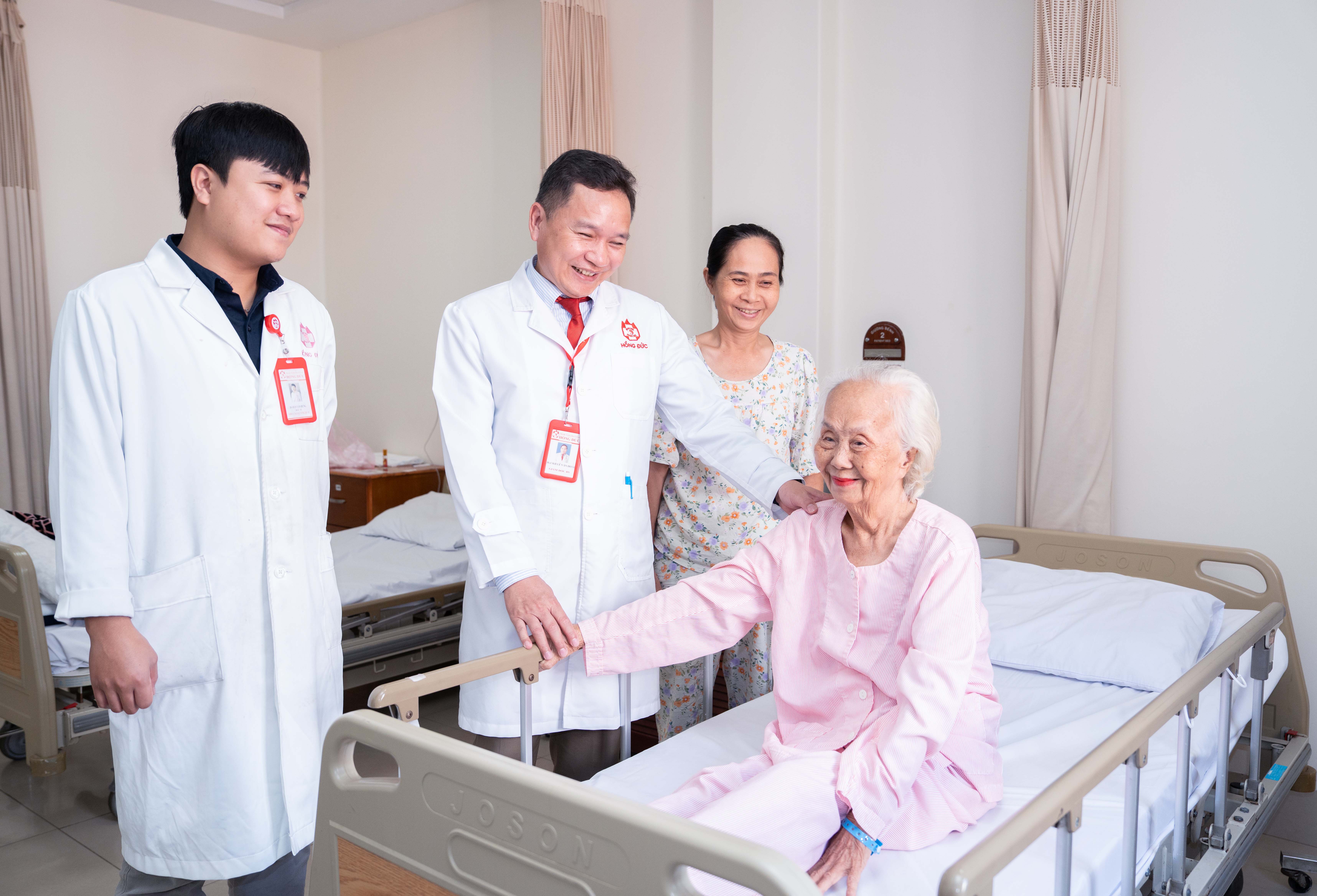 NỖ LỰC GIÀNH LẠI SỰ SỐNG CHO BÀ CỤ 84 TUỔI BỊ UNG THƯ